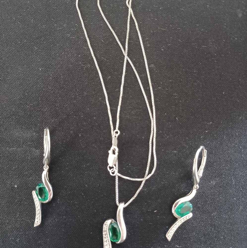 Ever Us emerald necklace and earrings set